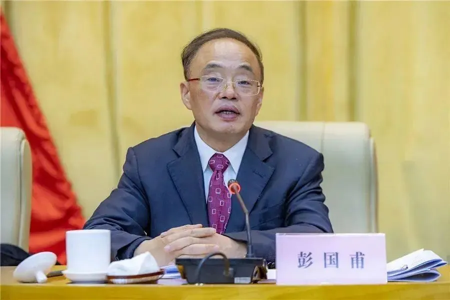 喜欢爆粗口的高官，从教授沦为“老虎”