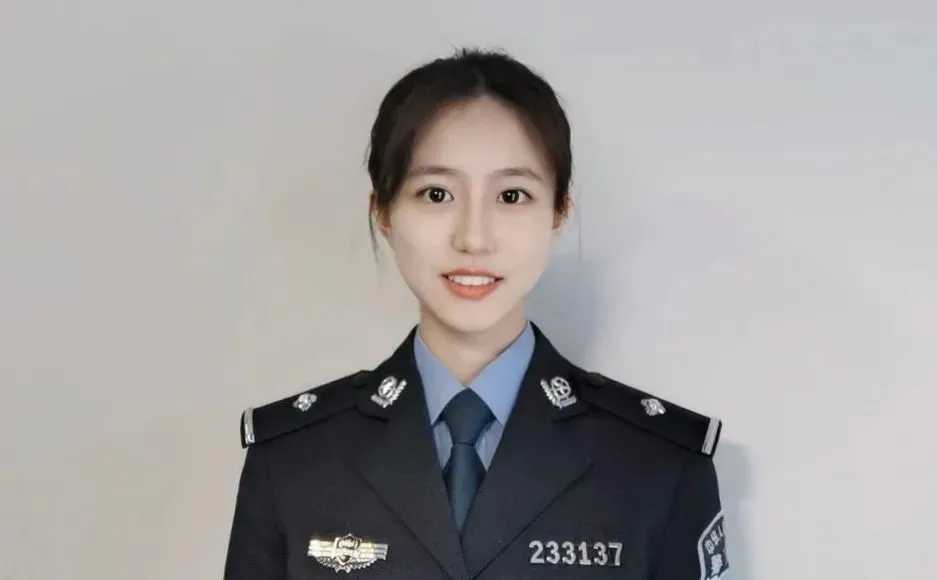 28岁的她，被赞“最甜”警花