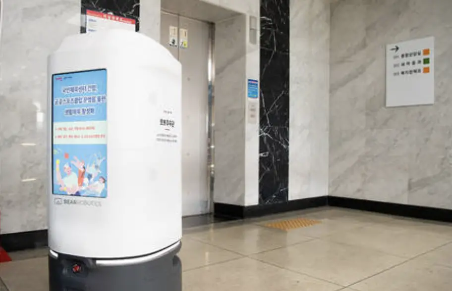 韩国首起“机器人雇员自杀事件”？目击者：原地打转后从楼道坠落