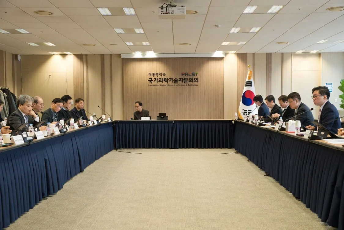 “韩国11个重点领域首次被中国赶超”